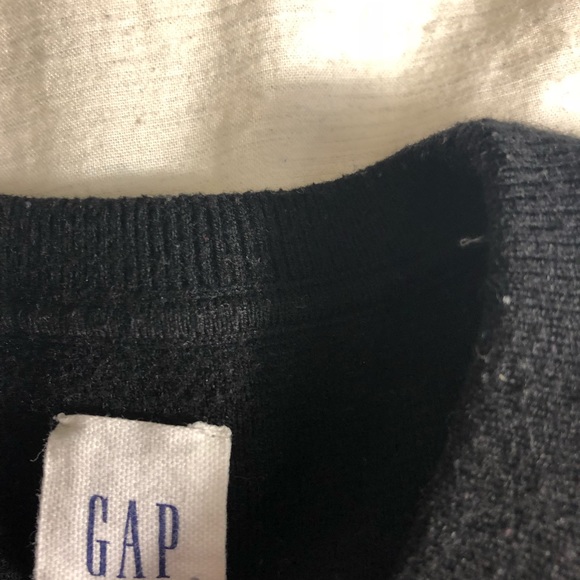 GAP Red & White Striped-Shoulder Sweater (L) - Picture 4 of 4